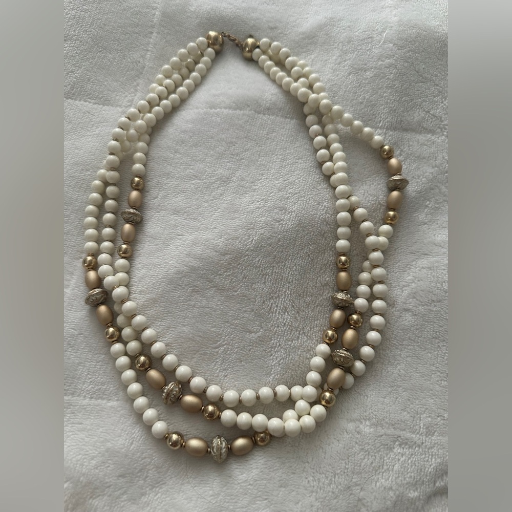 Sophisticated White and Gold Beaded Necklace vintage (possibly wooden)